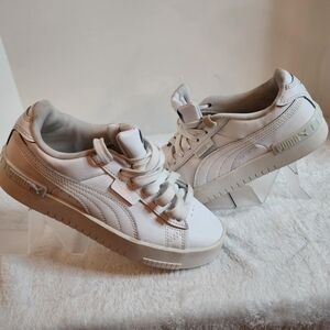 Kids puma white sneakers size 3‎